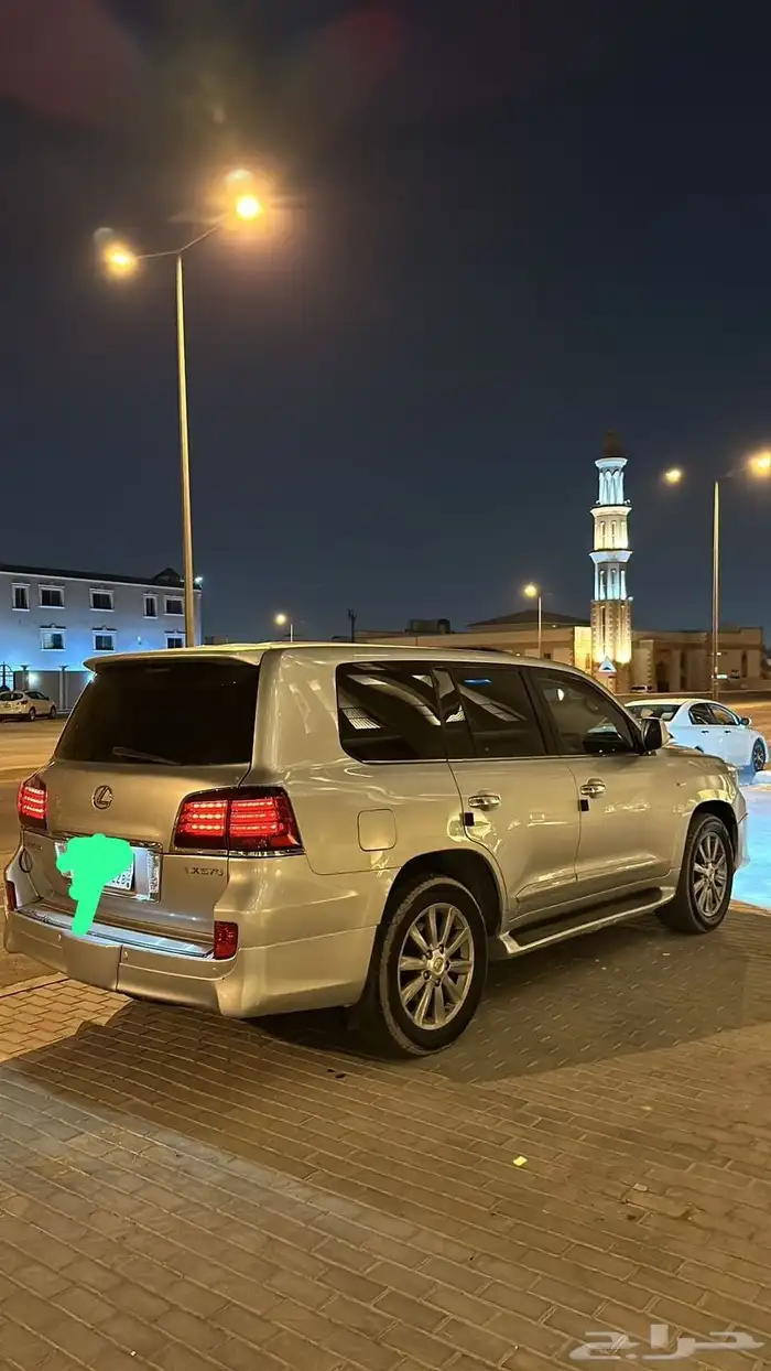 جيب لكزس حجم 570 موديل2011 1