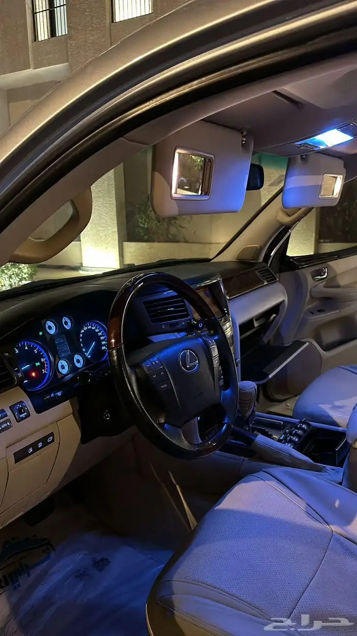 جيب لكزس حجم 570 موديل2011 4