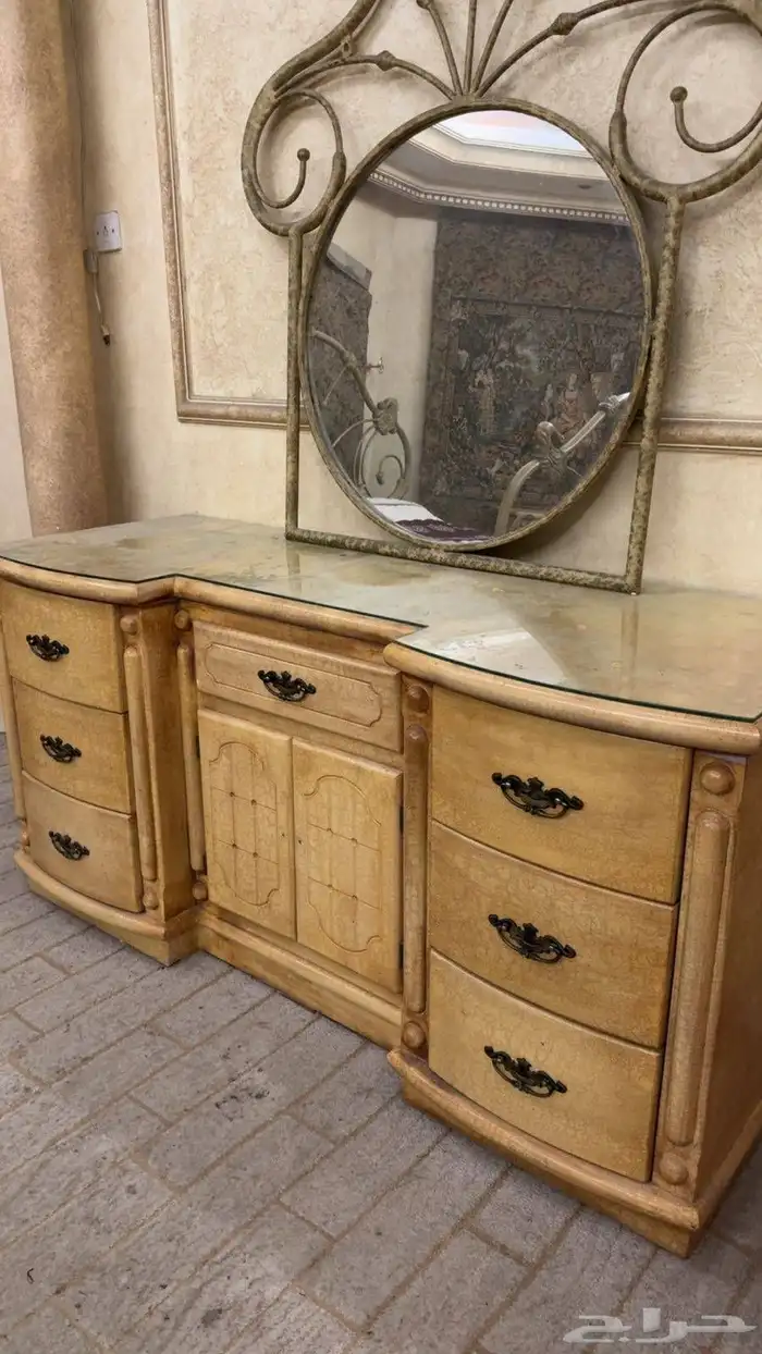 غرفة نوم كلاسيك خشب وحديد 3