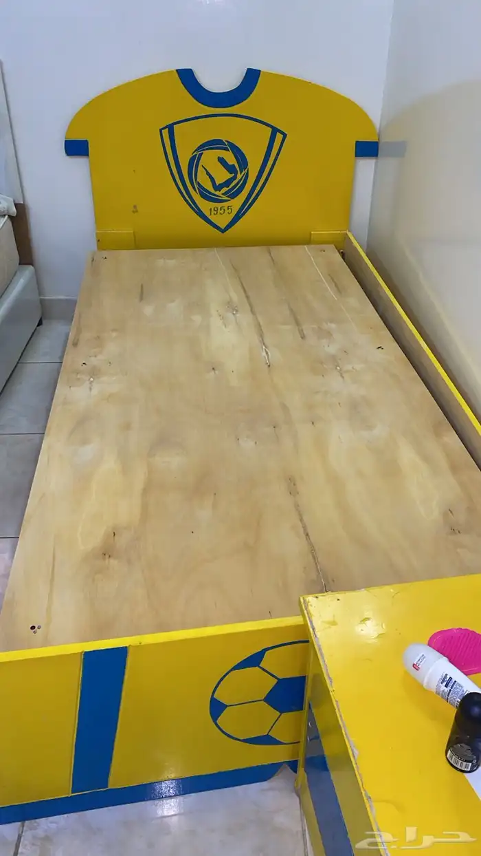 سراير مع طاوله 0