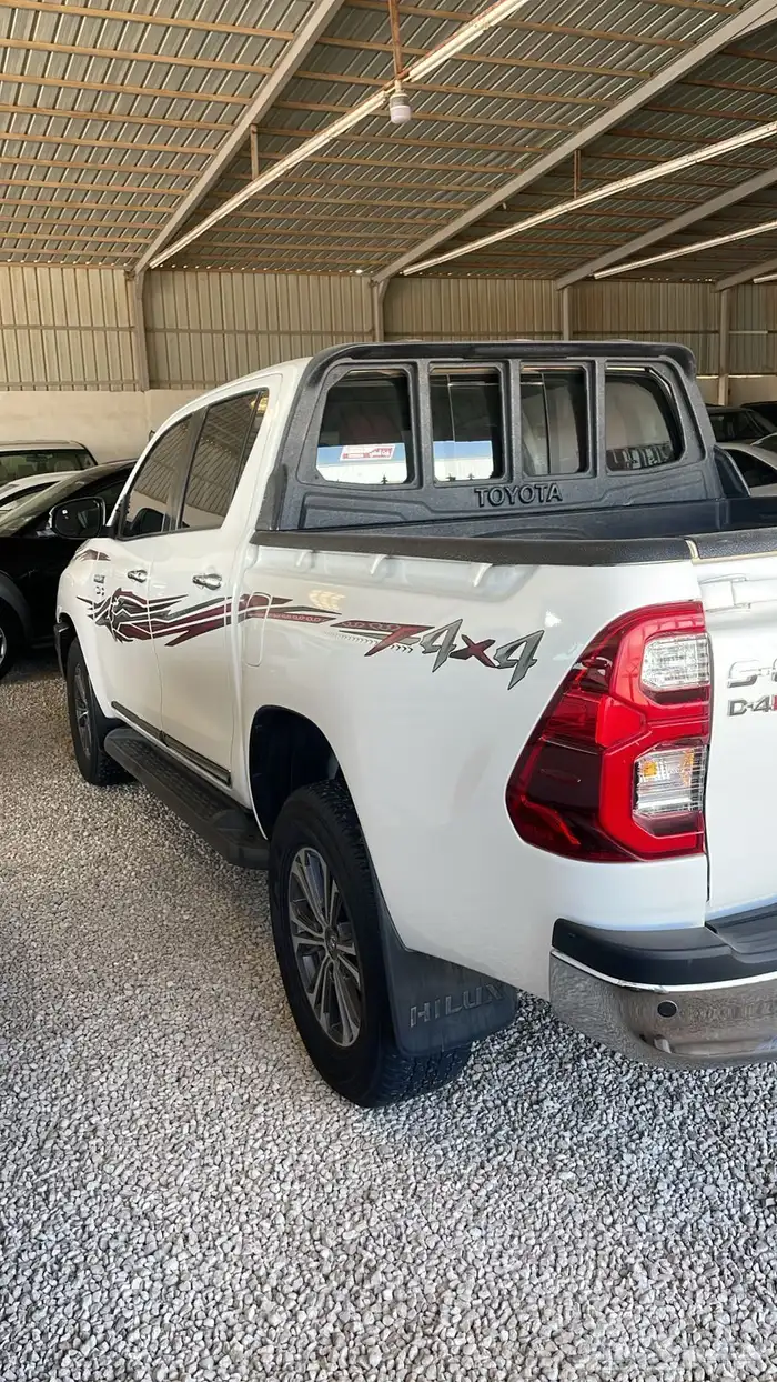 هايلكس دبل تماتيك 2024 ديزل 8