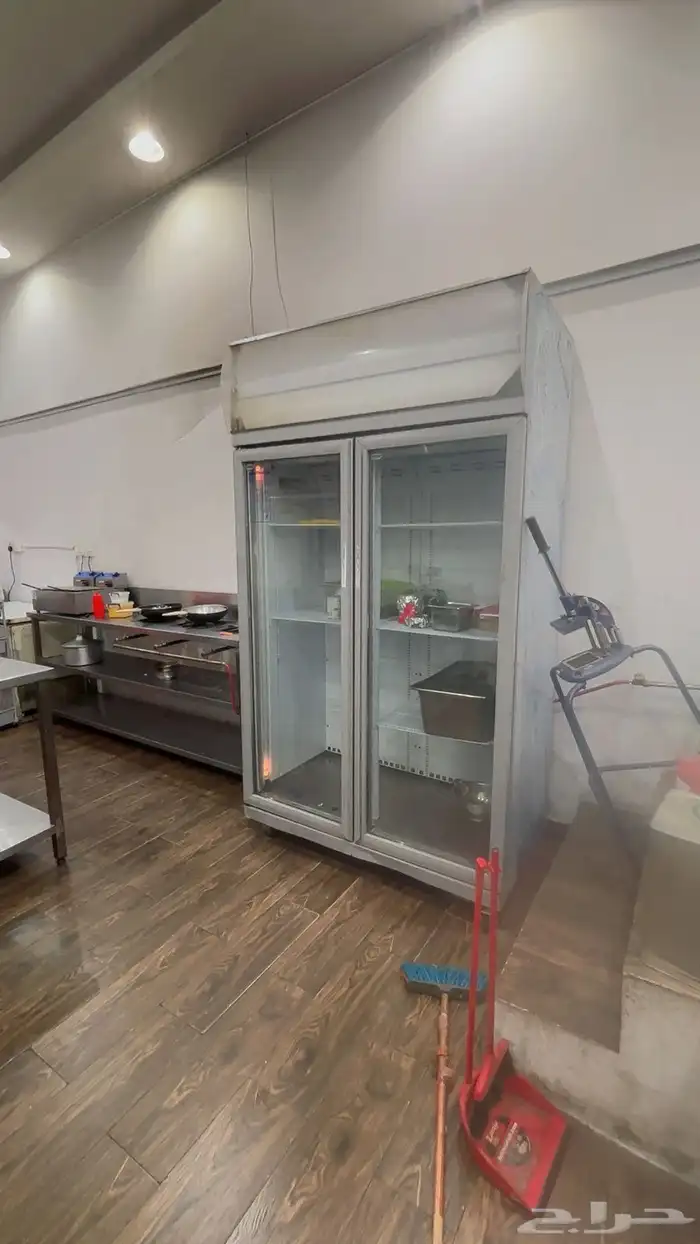 للبيع او للتقبيل ( اغراض مطعم ) موقع مميز 0