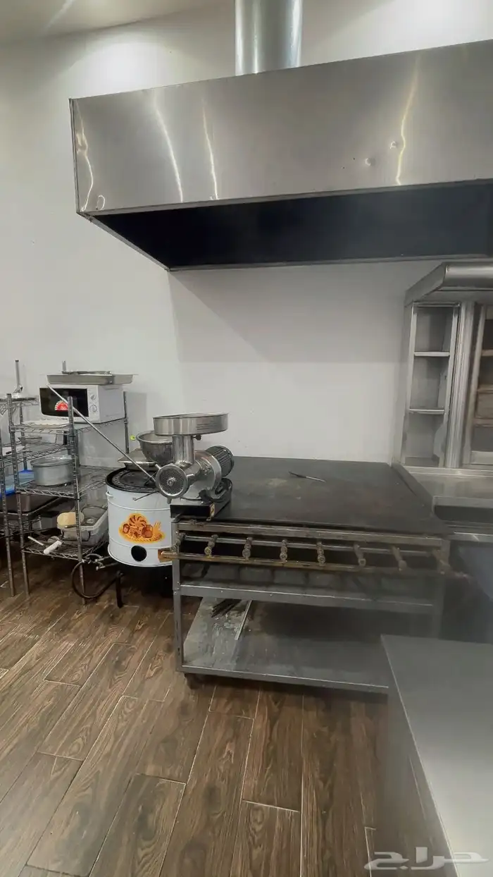 للبيع او للتقبيل ( اغراض مطعم ) موقع مميز 3