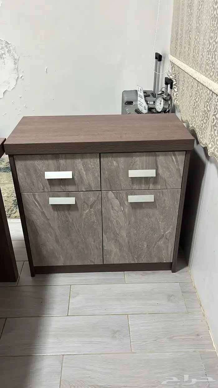 للبيع طاوله مابه خدش ولا كسور ولا ايشي سليمه 100 0