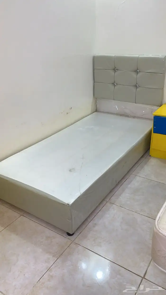 سراير مع طاوله 1