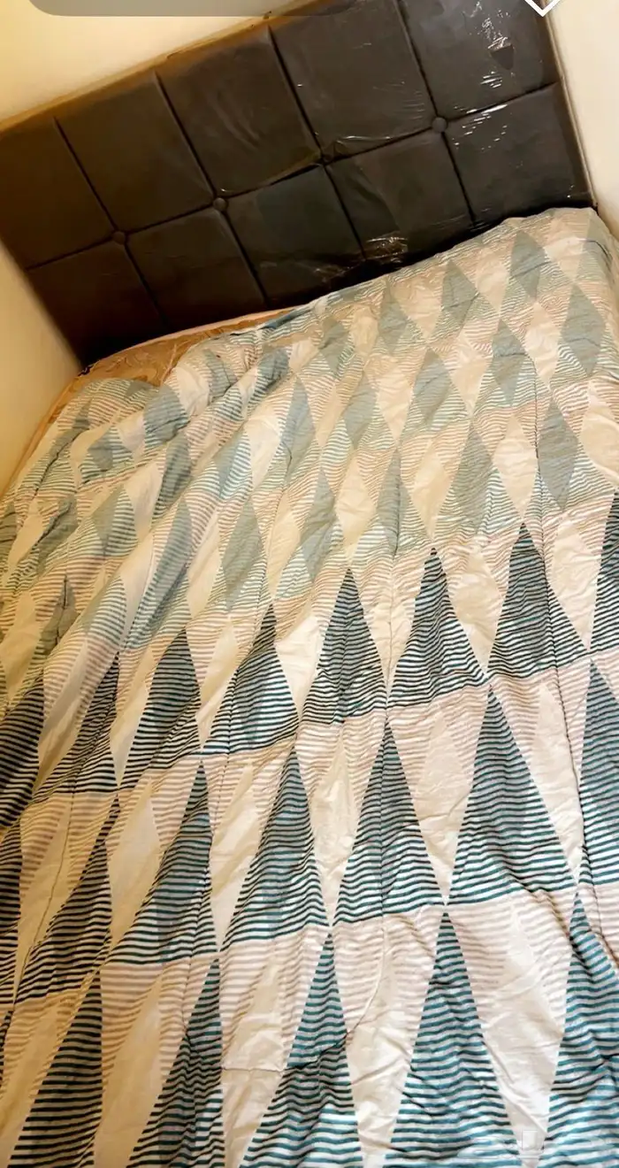 غسالة وثلاجة ودفاية وغاز وسرير للبيع 3