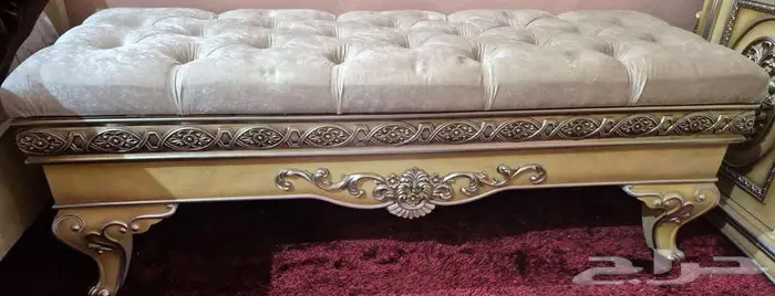 كرسي صغير ومقعد كبير فاخر مناسب لغرف النوم او المعيشة 0