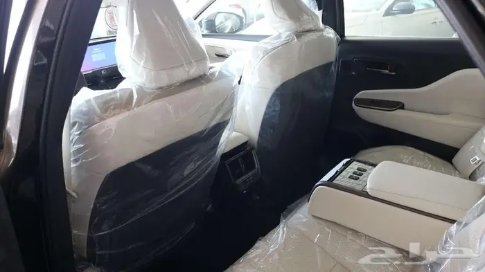 تويوتا كراون بريميوم موديل 2025 متوفرجميع الالوان كاش اقساط 8