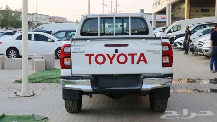 هايلكس بنزين دبل توماتيك فل كامل بصمه بريمي 2025 5