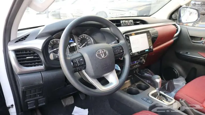 هايلكس بنزين دبل توماتيك فل كامل بصمه بريمي 2025 14