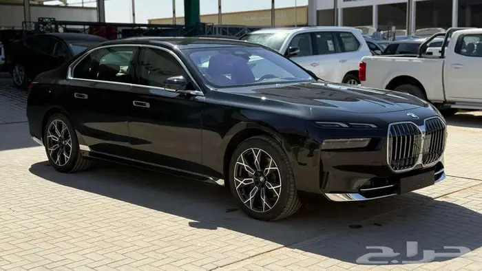 بي ام دبليو 735i موديل 2026 اسود خليجي 8