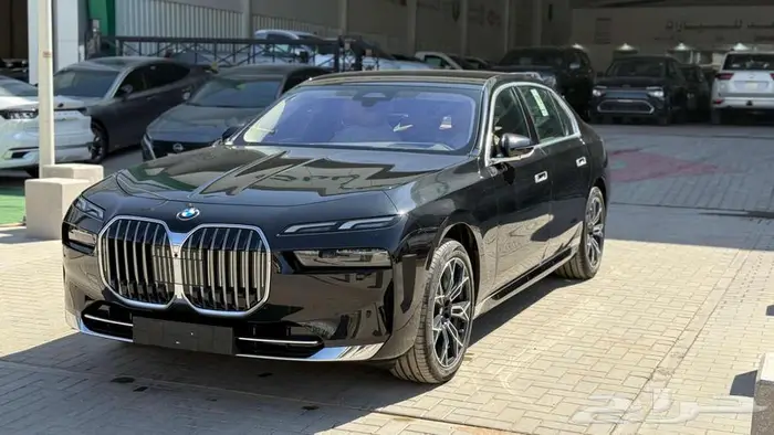 بي ام دبليو 735i موديل 2026 اسود خليجي 9