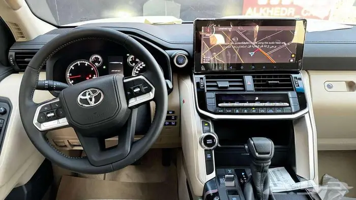 لاند كروزر ال 2 بنزين 2025 4