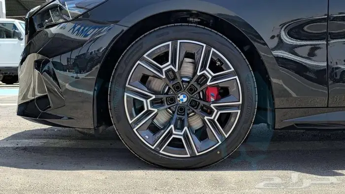 2026 BMW 5-SERIES 520i M MILD-HYBRID GCC 0Km ضمان الوكيل 20