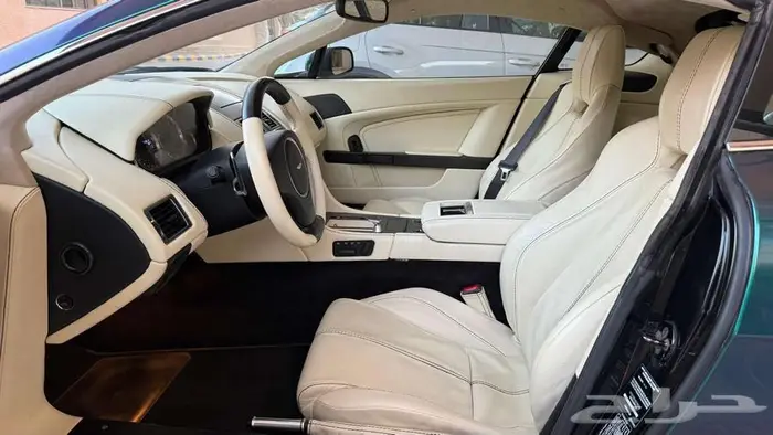 Aston Martin Vantage V8 5