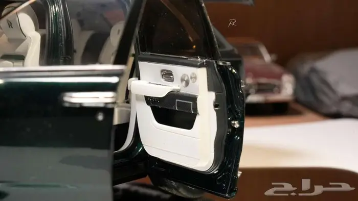 مجسم رولز رويس كولينان مقاس 18 9