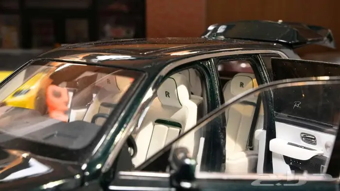 مجسم رولز رويس كولينان مقاس 18 8