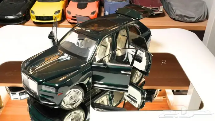 مجسم رولز رويس كولينان مقاس 18 6