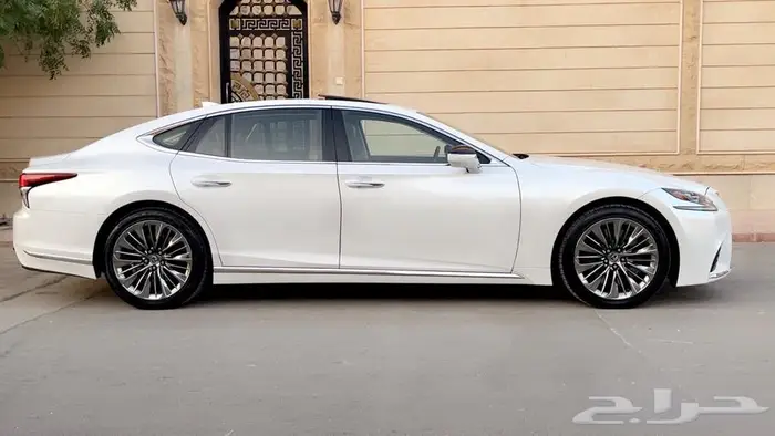 لكزس LS500 فل كامل 2020 نظيفة جدا 16