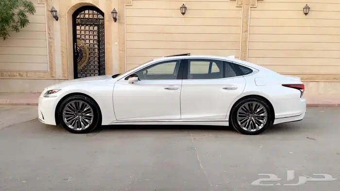 لكزس LS500 فل كامل 2020 نظيفة جدا 15