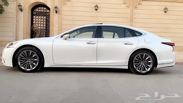 لكزس LS500 فل كامل 2020 نظيفة جدا 14