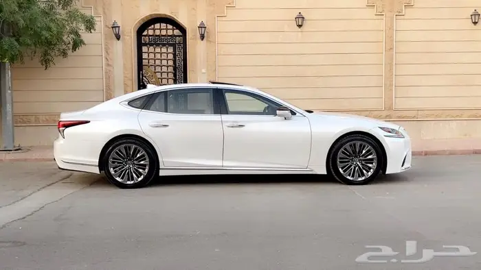 لكزس LS500 فل كامل 2020 نظيفة جدا 7