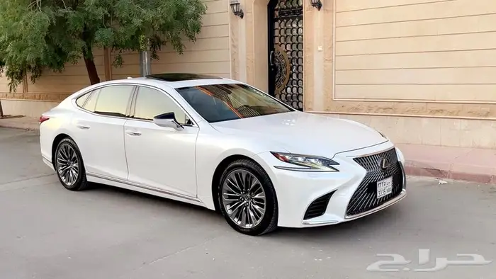 لكزس LS500 فل كامل 2020 نظيفة جدا 13