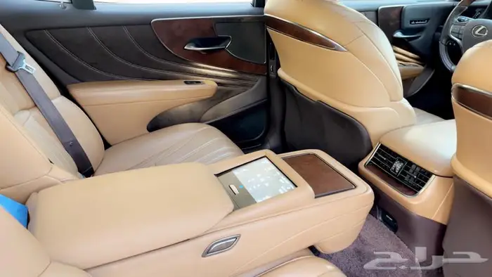 لكزس LS500 فل كامل 2020 نظيفة جدا 38