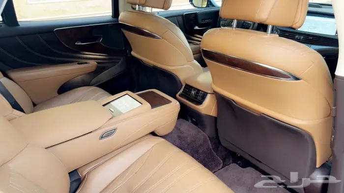 لكزس LS500 فل كامل 2020 نظيفة جدا 37