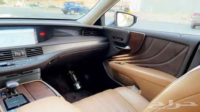 لكزس LS500 فل كامل 2020 نظيفة جدا 32