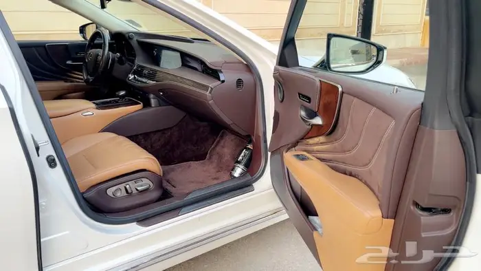 لكزس LS500 فل كامل 2020 نظيفة جدا 39