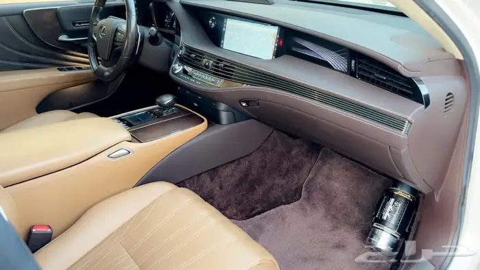 لكزس LS500 فل كامل 2020 نظيفة جدا 40