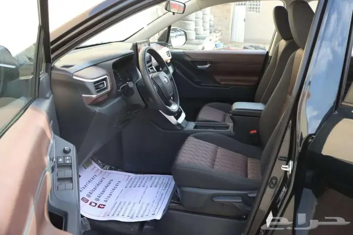 تويوتا انوفا بنزين GLموديل 2024 9