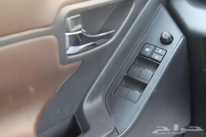 تويوتا انوفا بنزين GLموديل 2024 6