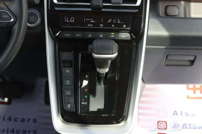 تويوتا انوفا بنزين GLموديل 2024 28