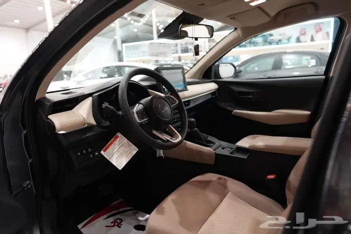 تويوتا يارس Y  نص فل 2026   الأناقة والاقتصاد في سيارة 10