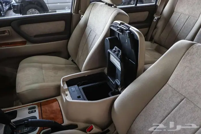 تايوتا لاندكروزر جي اكس ار موديل 2006 11