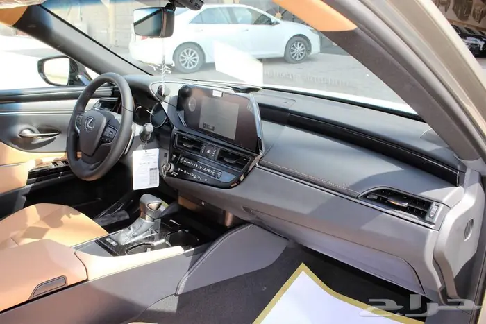 لكزس - ES300 Ah هايبرد - 2025 - خليجي 8