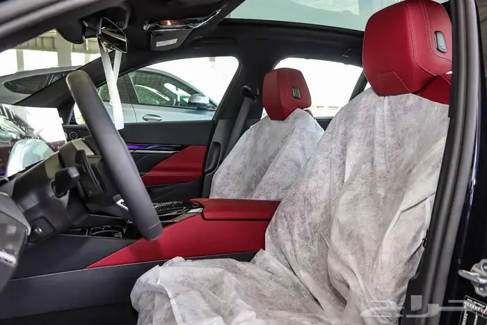 BMW 520 MKIT 2026 اسود داخل عنابي 9