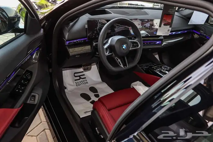 BMW 520 MKIT 2026 اسود داخل عنابي 8