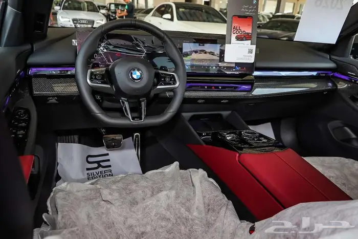 BMW 520 MKIT 2026 اسود داخل عنابي 11