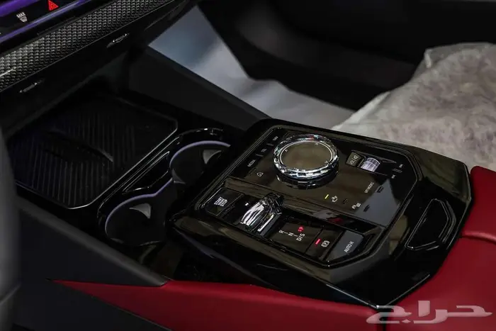 BMW 520 MKIT 2026 اسود داخل عنابي 13