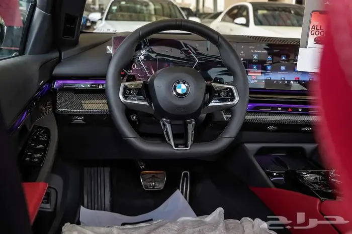 BMW 520 MKIT 2026 اسود داخل عنابي 12