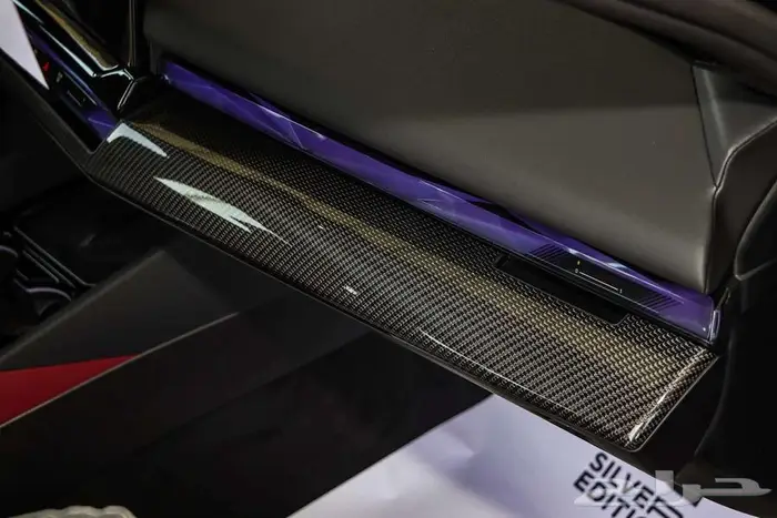 BMW 520 MKIT 2026 اسود داخل عنابي 15