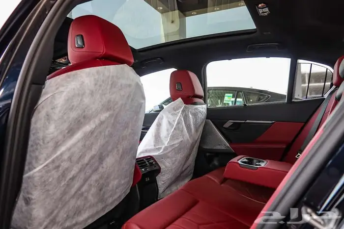 BMW 520 MKIT 2026 اسود داخل عنابي 22