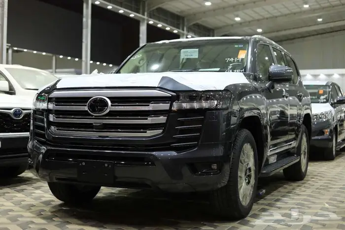 تويوتا لاندكروزر GXR3 بنزين 2025 اصفار 3