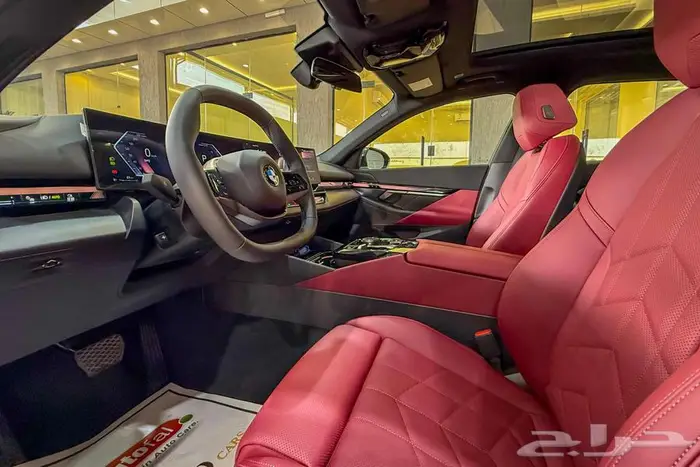 BMW 520i LAXURY 2025 رمادي غامق 8