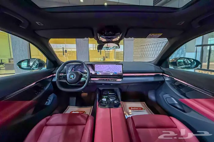 BMW 520i LAXURY 2025 رمادي غامق 6