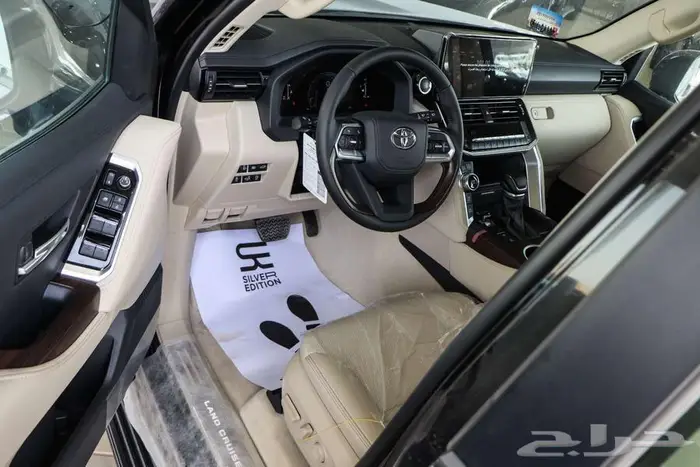 تويوتا لاندكروزر جي اكس ار L4 موديل 2025 اصفار 7