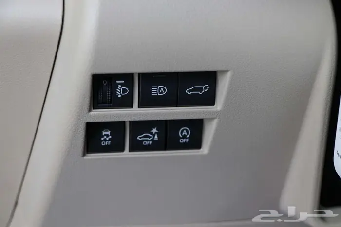 تويوتا لاندكروزر جي اكس ار L4 موديل 2025 اصفار 15